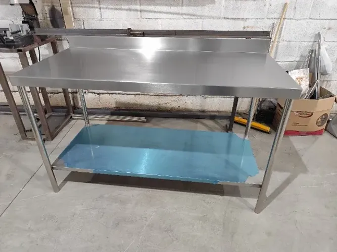 Bancada inox c/ espelho 1,10×0,70×0,90 + prateleira