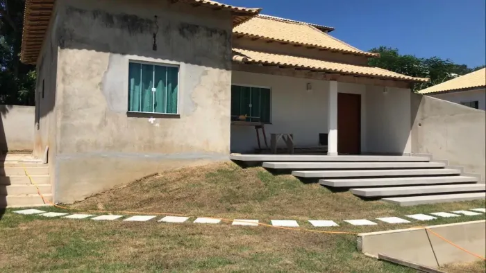 Rutileia Imóveis vende excelente casa no Condomínio Sonho de Vida, Araruama/ RJ.