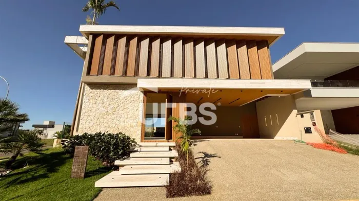 Sobrado à venda no Jardins França com 440m² de área privativa, 5 suítes e 6 vagas.