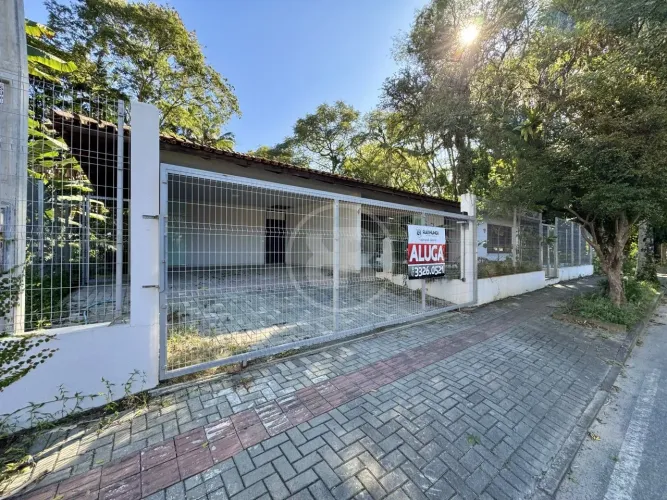 Casa Comercial Ampla com 8 Salas e 2 Lofts para Alugar na Rua Chile - Ponta Aguda, Blumena