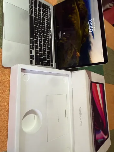 Macbook Pro M1, 256GB - Semi novo