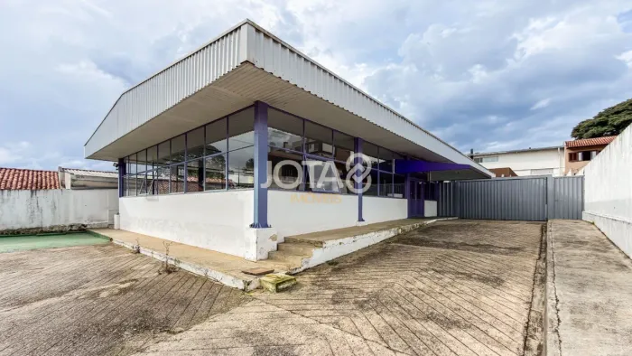 IMÓVEL COMERCIAL EM TERRENO ZR3 COM 1.400 M² NO SEMINÁRIO Imóvel Comercial Em Terreno Zr3