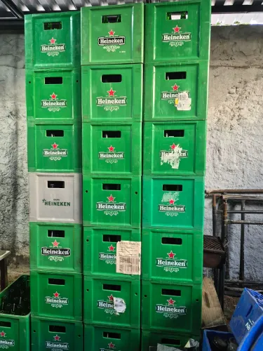 Vasilhame com garrafa de Heineken 600ml
