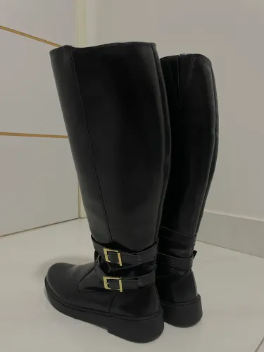 Bota Constance, Tamanho 38 (Estado de Uso Impecável, Usado Somente 2 Vezes)