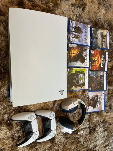 PS5 com Leitor de Disco + 2 Controles + 7 Jogos + Headset ? R$ 3.700