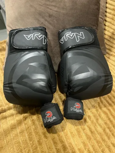 Luvas naja com bandagem, usado poucas vezes