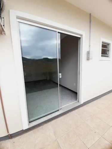 SALA COMERCIAL TÉRREA NO BAIRRO FUNDOS