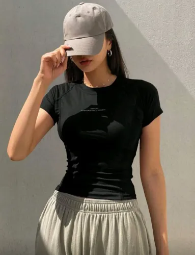 Blusa Feminina Preta Modelagem Justa