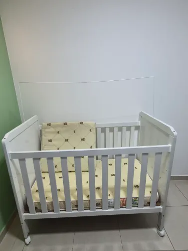 Berço Mini Cama Infantil Modelo Americano Cloe Branco + Colchão e Antirreflexo