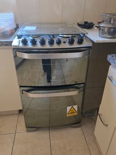 Fogão de piso Electrolux 4 bocas 2 fornos
