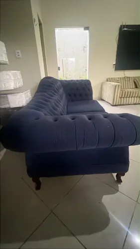 Sofá azul Chesterfield