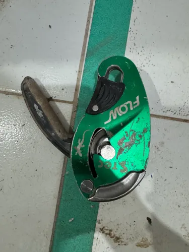 KIT-completo ( cinto-descenso-travaqueda-cadeiradedescanso-acessordepunho-mosquetões)