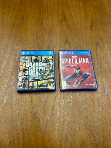 JOGOS GTA 5 e HOMEM ARANHA PS4