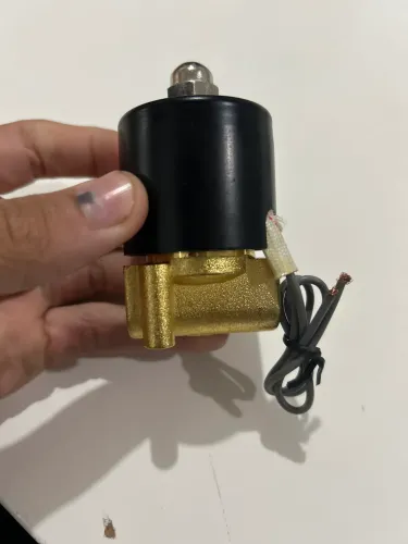 Título: Válvula Solenoide 12V 1/4" Modelo 2W-025-08 - Nova