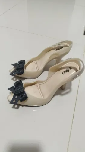 Melissa original modelo Scarpin com salto. No saquinho Pouco uso 37