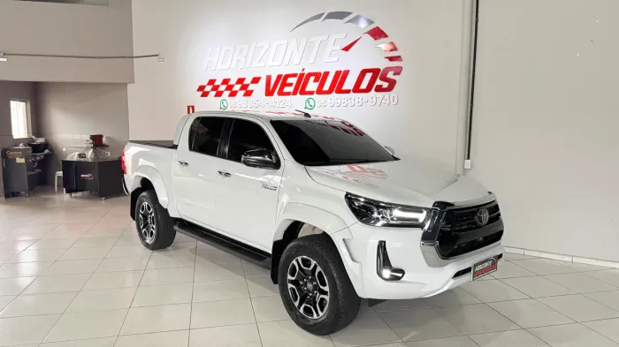 Toyota Hilux CD SRX Plus 4X4 2.8 TDI Die. Aut. 2024