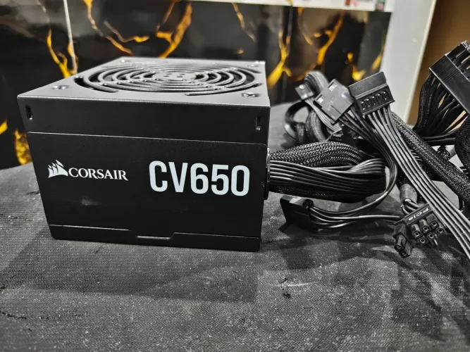 Fonte Corsair cv 650 w modelo nova 80plus