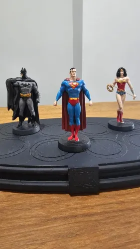 Miniaturas eaglemoss - COMBO Trindade - SUPERMAN/BATMAN/MULHER MARAVILHA e BASE