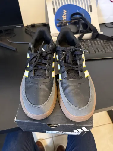 Tênis Adidas