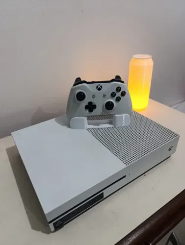 Xbox One S 500GB + 1 Controle + Jogos na Conta. Super conservado