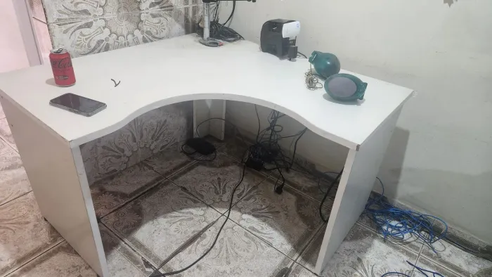 Mesa branca em L