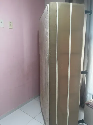 Vende se guarda roupa e cama de solteiro