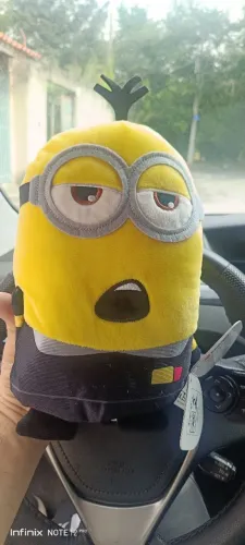 boneco Minions novinho