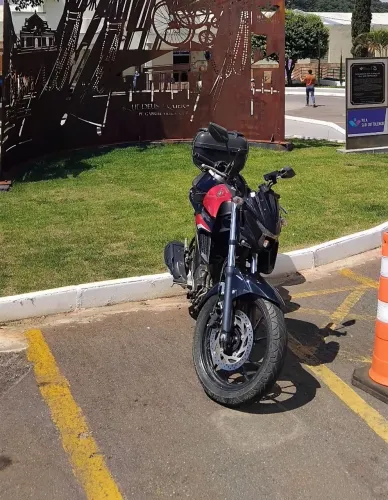FAZER FZ25 250CC único dono,impecável, sem detalhes vermelha