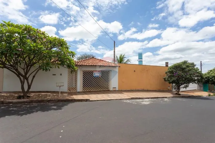 Casa 3 Quartos (1 Suíte), com Piscina e Churrasqueira - Jardim Primavera - Jaboticabal - S