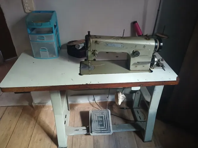 Máquina industrial reta
