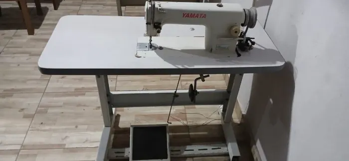 Maquina costura Reta Industrial Yamata Fy8700