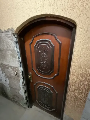 JANELA E PORTA DE MADEIRA
