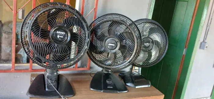 Vendo esses 3 ventiladores 2arno eum Britânia 170 cada um