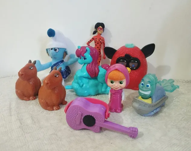 Lote Brinquedos Bonecas Meninas - Smurfs, Masha, Ladybug, Barbie, Furby, Disney, Pônei 