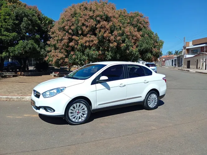 Fiat Grand Siena Essence 1.6 Flex 16V 2015