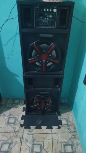 Vende se som potente 2 caixas em 1