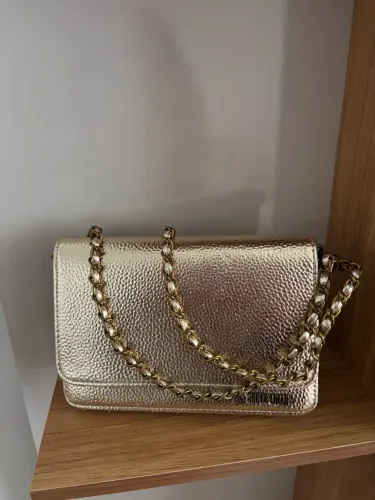 Bolsa metalizada dourada Santa Lola alça regulável nova usada uma vez