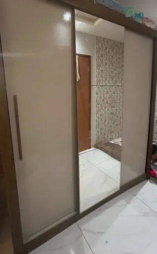 Guarda roupa Casal 3 portas com Espelho