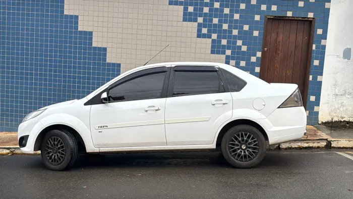 Ford Fiesta Sedan SE 1.6 8V Flex 4P 2014