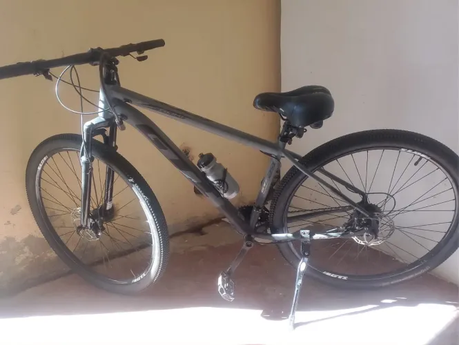 Vendo bicicleta semi nova,apenas 1 mês de uso,toda conservada,pronta pra uso