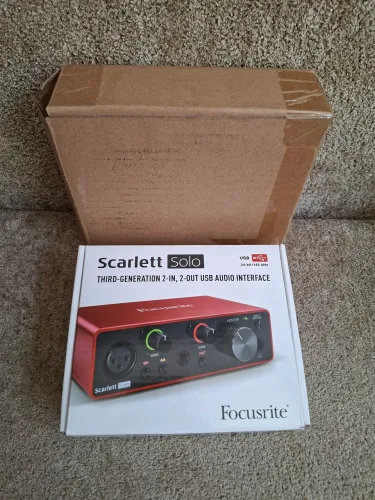 Interface de Audio Focusrite Scarlett Solo 3rd Geração 24 bits/192 khz