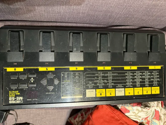 Pedaleira de Baixo BOSS ME-6B