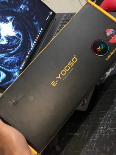 E-Yooso Z-686 RGB Mecânico Switch Red - Completo na Caixa