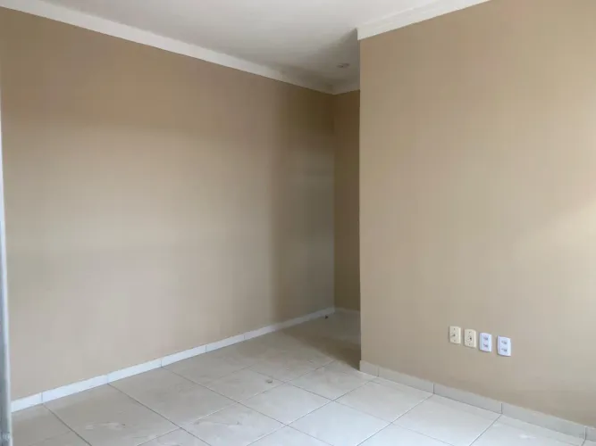 Sala comercial na avenida principal do quati 1
