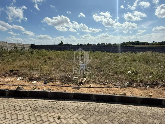 VENDE-SE LOTE NO CONDOMÍNIO FLOR DE MARIA PRÓXIMO A ÁREA DE LAZER