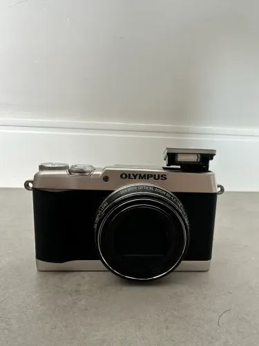 Câmera Olympus stylus sh2