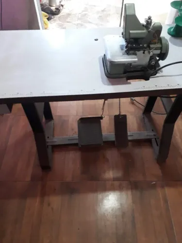 Máquina overlok 