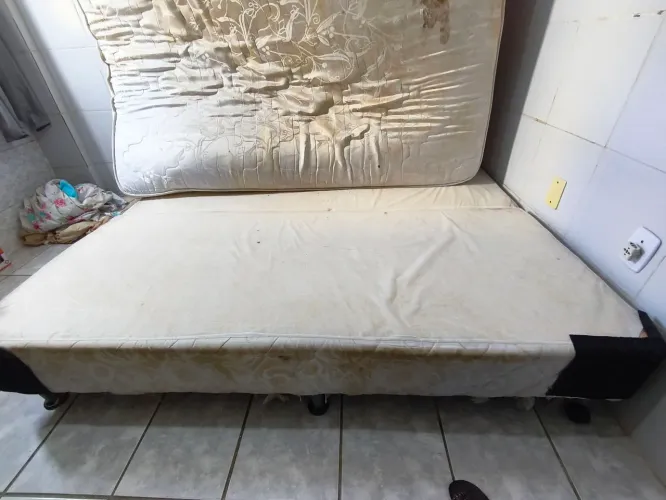 Cama Queen - doação.
