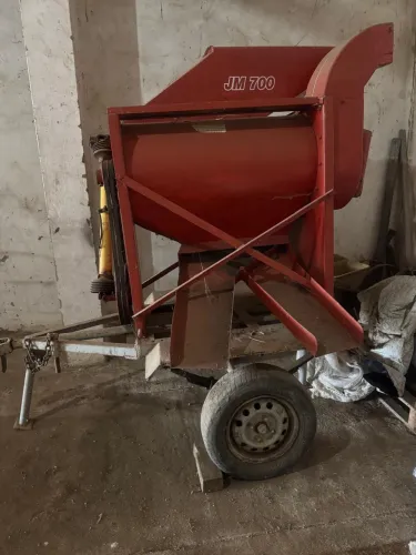 Triturador / Ensiladeira JM 700 - Implemento Agrícola