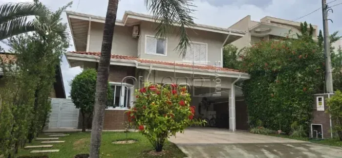 Casa à Venda no Condomínio Terras do Oriente em Valinhos, no bairro Santa Cruz.